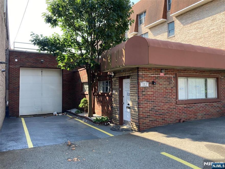 FREE STANDING MASONRY BUILDING IN PRIME BERGEN / HUDSON LOCATION. 600 SQ. FT. OFFICE - 2800 SQ.FT. WAREHOUSE. 16 FOOT CEILINGS. IDEAL FOR CONTRACTOR OR DISTRIBUTION CENTER. NO RETAIL OR FOOD .