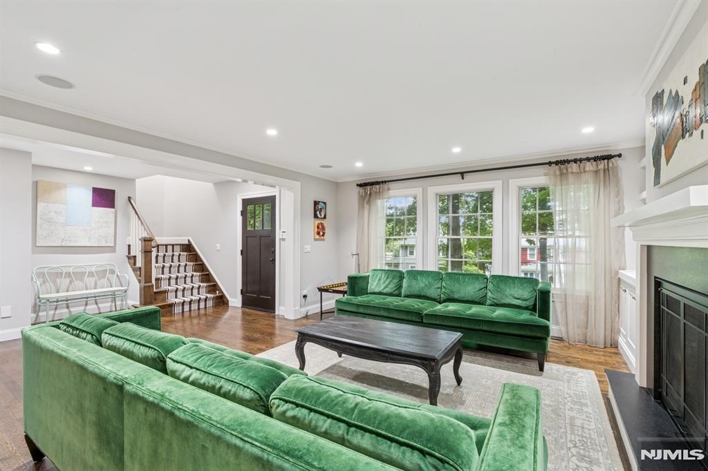 2 Valley Place