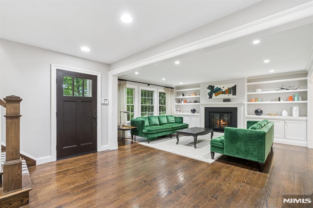 2 Valley Place