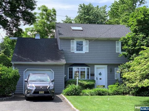 Photo of 284 Hickory Ave, Tenafly, NJ 07670 (MLS # 25041380)