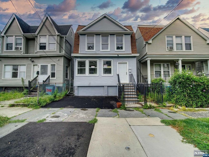 Introducing a Captivating Renovated Single Family Home with 3 Bedrooms and 2 Bathrooms, Perfectly Positioned for Urban Convenience! Nestled in the heart of a vibrant city with seamless access to transportation hubs, this renovated single family home embodies modern comfort and urban living at its finest. Step inside and be greeted by the living, dining, and kitchen areas, creating a welcoming ambiance for both relaxation and entertainment. Kitchen features sleek countertops, premium stainless steel appliances, and ample storage to inspire your culinary creativity. As you venture outdoors, discover a private backyard/patio, perfect for al fresco dining or gardening. With easy access to public transportation options just moments away, your daily commute and exploration of the city's offerings become effortlessly convenient.This renovated single family home presents an incredible opportunity to experience modern urban living with a touch of luxury.