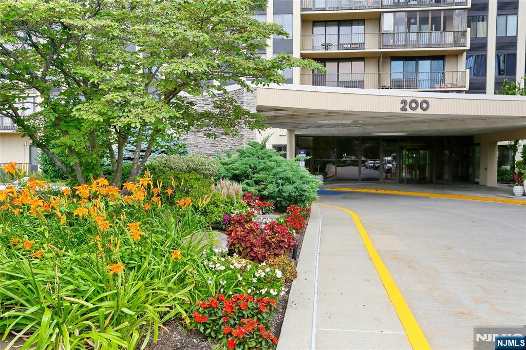 200 Winston Drive 2116