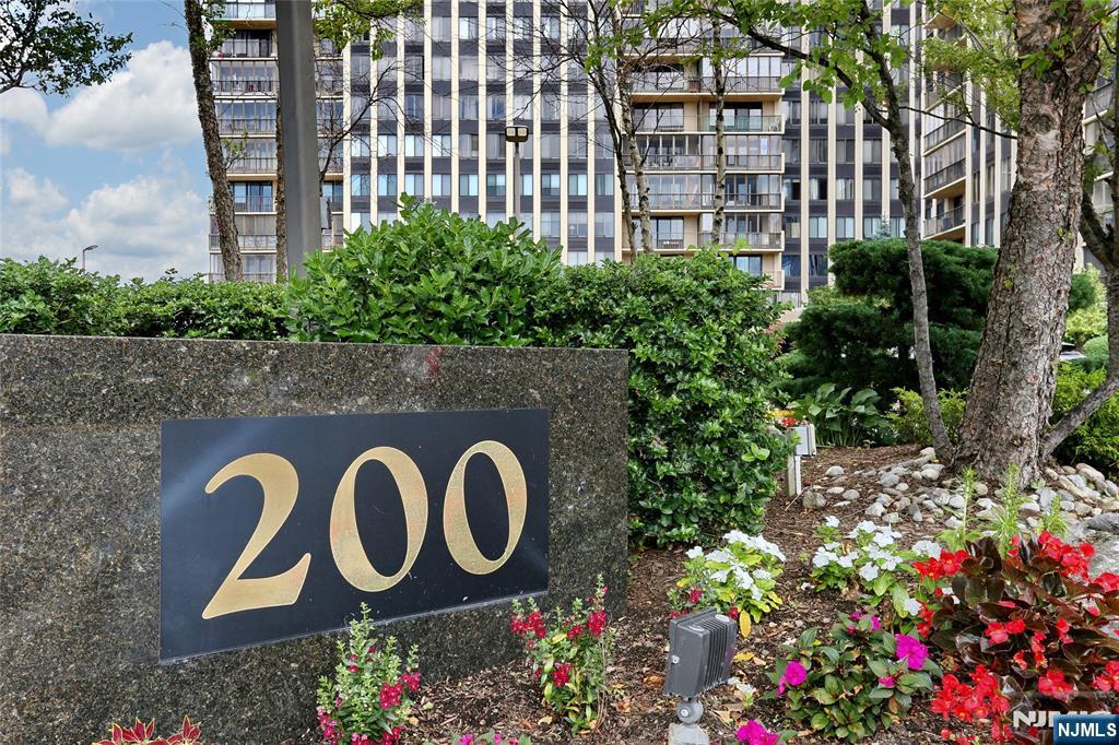 200 Winston Drive 2116