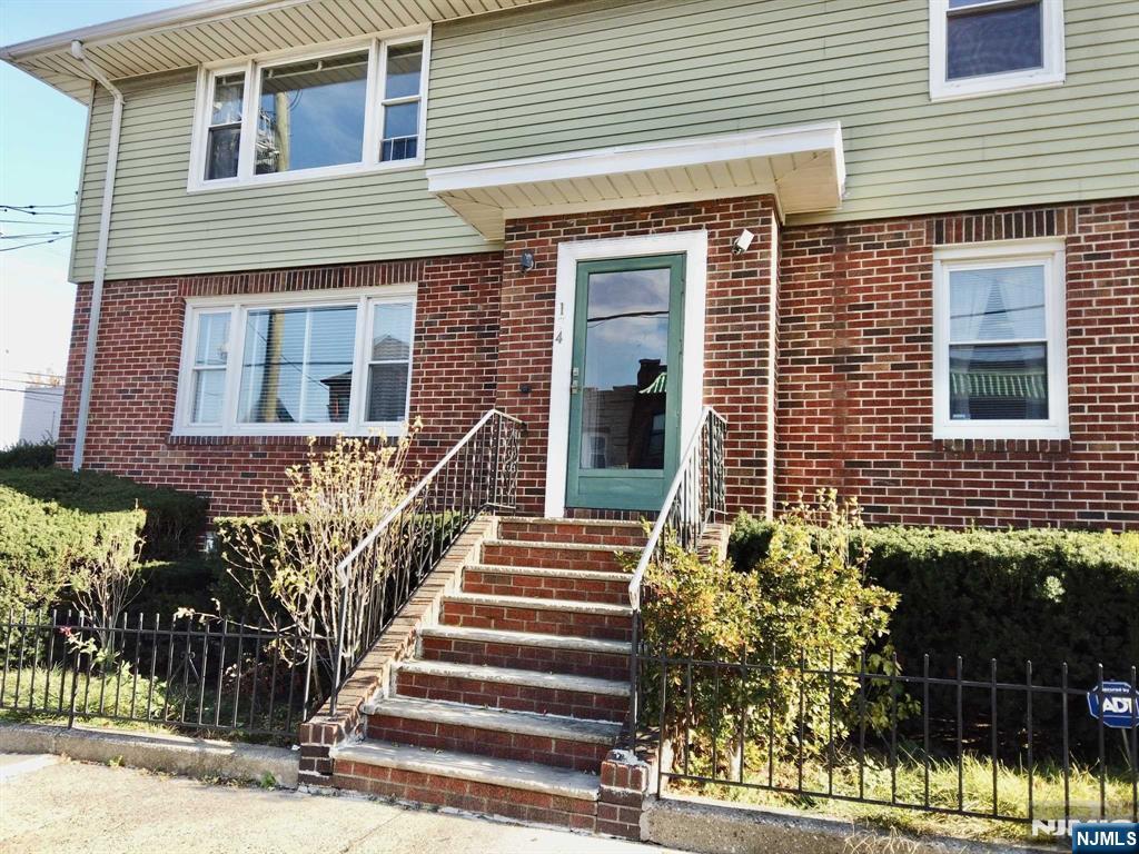 174 Nelson Ave, Jersey City, New Jersey - 2 Bedrooms  
1 Bathrooms  
5 Rooms - 