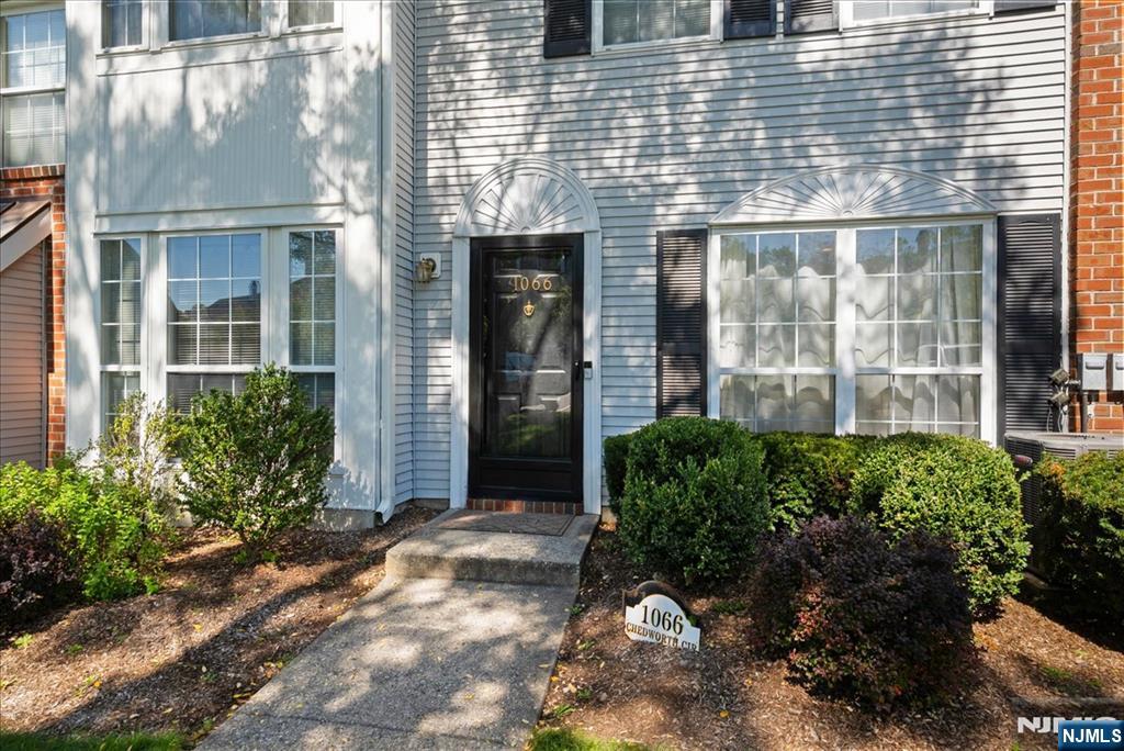 1066 Chedworth Circle