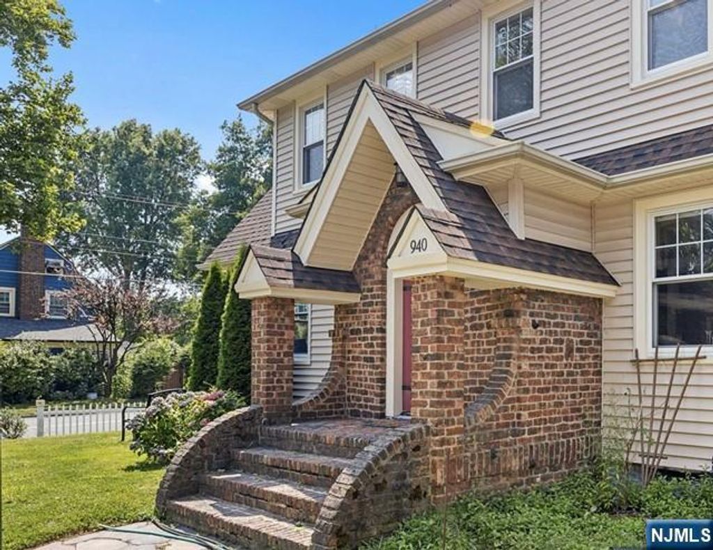 Photo of 940 Garrison Avenue, Teaneck, NJ 07666 (MLS # 26000856)