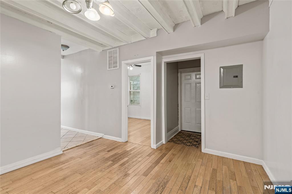 Rental Property at 26 12th St 1, Newark, New Jersey - Bedrooms: 3 
Bathrooms: 1 
Rooms: 6  - $2,500 MO.