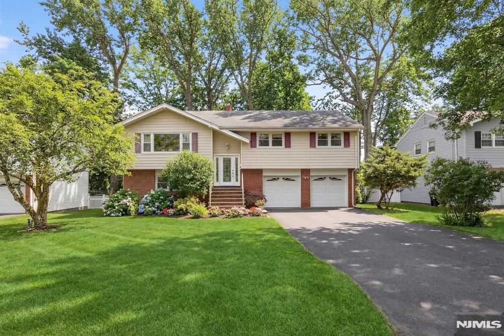 Photo of 282 Nottingham Road, Ramsey, NJ 07446 (MLS # 26008761)