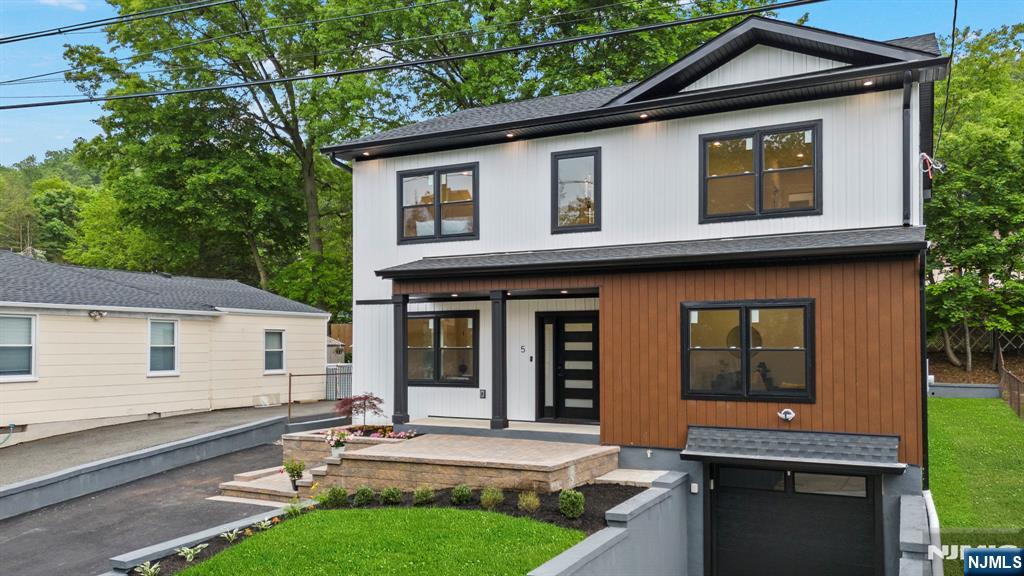 5 Mandeville Avenue