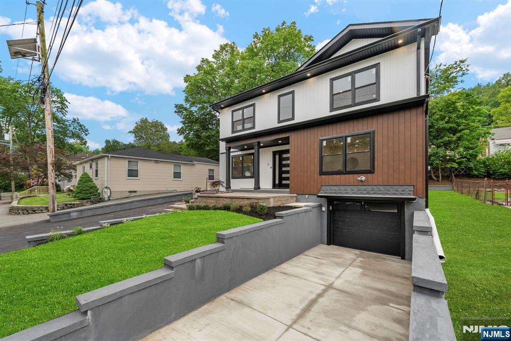 5 Mandeville Avenue