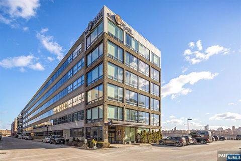 9 Somerset Lane 402 Edgewater NJ 07020