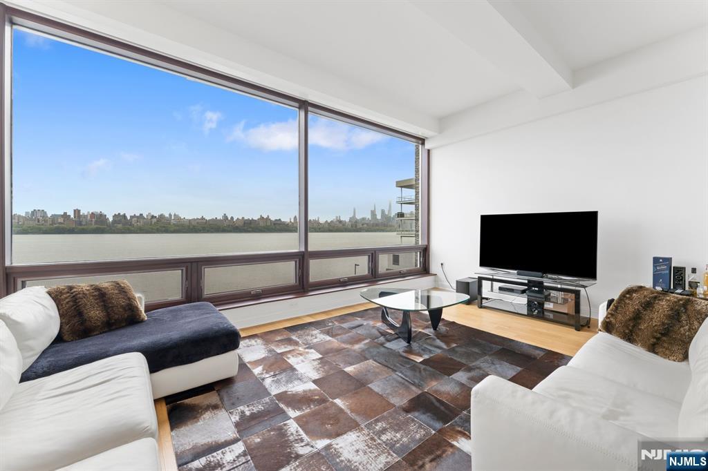9 Somerset Lane 402