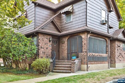 Photo of 1328 Taft Road, Teaneck, NJ 07666 (MLS # 25032123)
