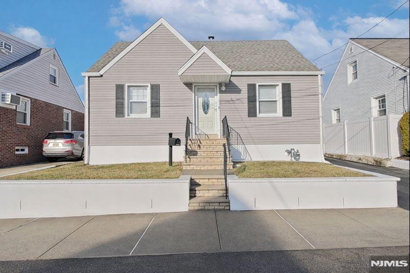 207 Lafayette Avenue