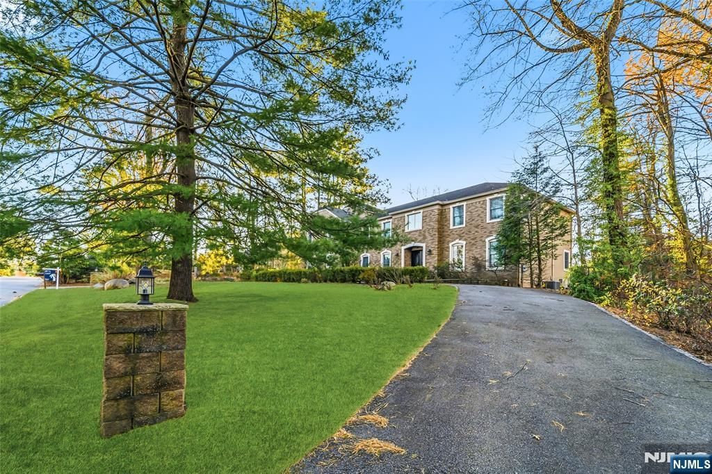 Photo of 27 Pine Hill Road, Old Tappan, NJ 07675 (MLS # 25040916)