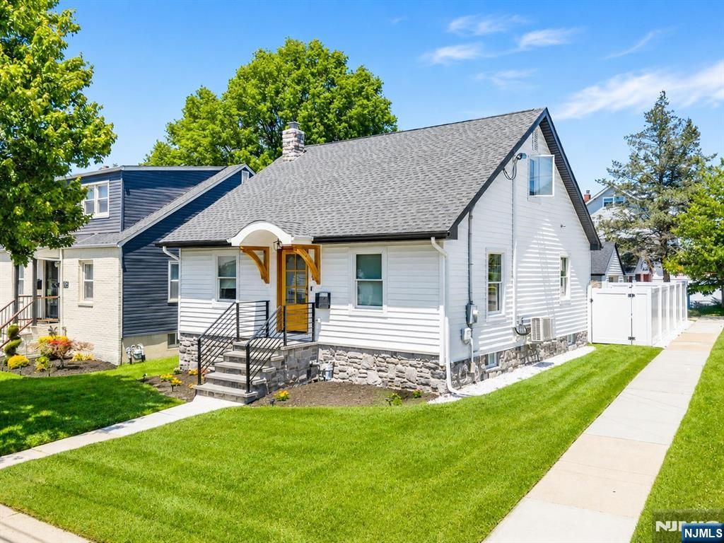 Photo of 385 Copeland Avenue, Lyndhurst, NJ 07071 (MLS # 26018463)