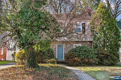 165 Magnolia Avenue, Dumont, NJ 07628 - MLS#: 25010606