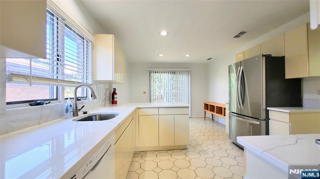 33 W Harwood Terrace