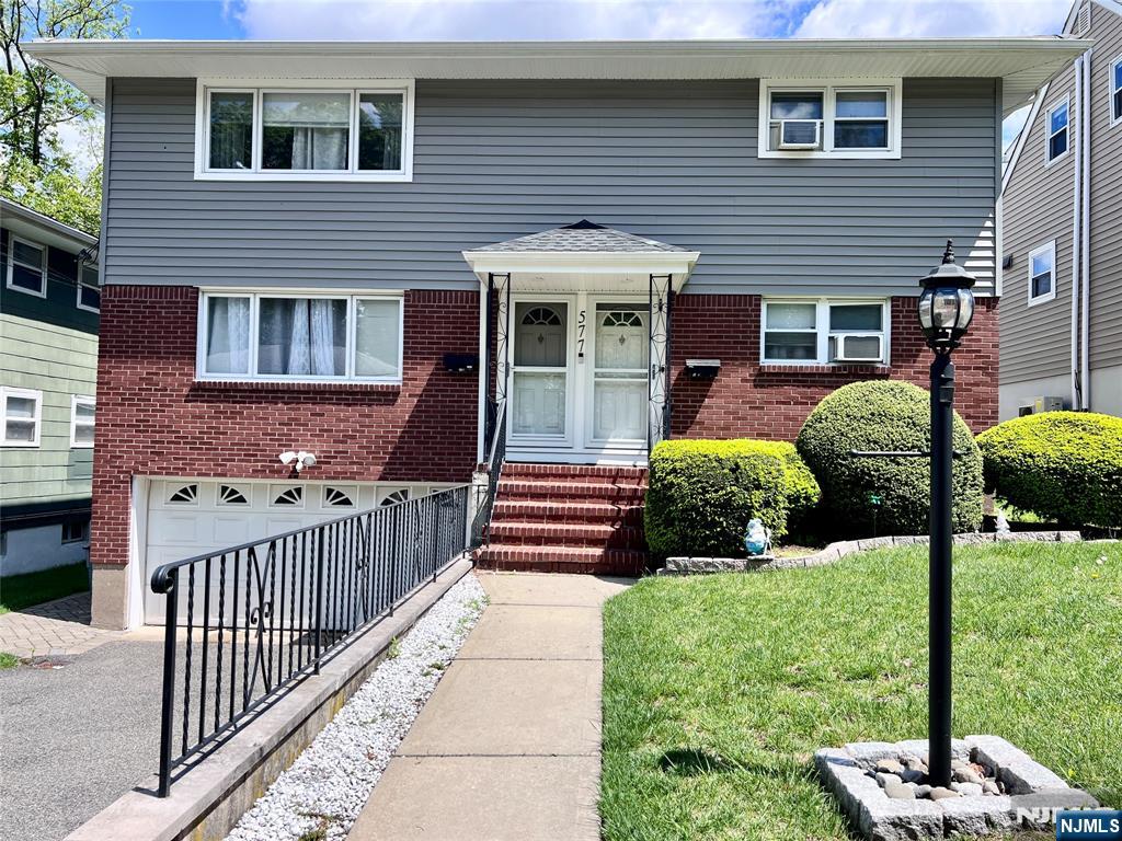 Rental Property at 577 Carpenter 2nd Fl, Ridgefield, New Jersey - Bedrooms: 3 
Bathrooms: 1 
Rooms: 6  - $2,800 MO.