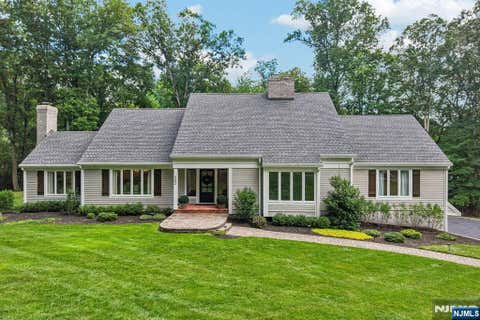 Photo of 662 Juniper Place, Franklin Lakes, NJ 07417 (MLS # 26030181)