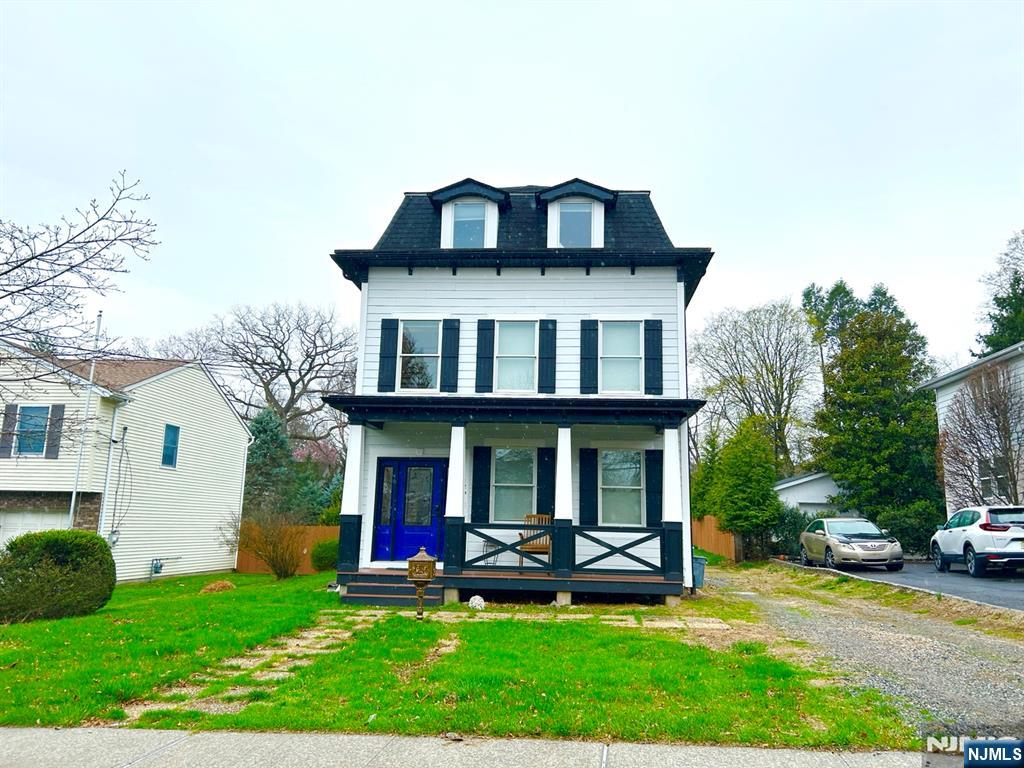 Property for Sale at 126 Closter Dock Road, Closter, New Jersey - Bedrooms: 3 
Bathrooms: 3 
Rooms: 5  - $1,249,000