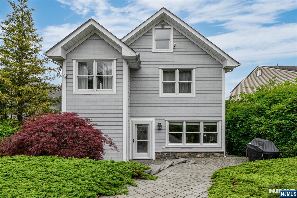 Property for Sale at 307 Squaw Trail, Hopatcong, New Jersey - Bedrooms: 3 
Bathrooms: 3.5 
Rooms: 9  - $1,050,000