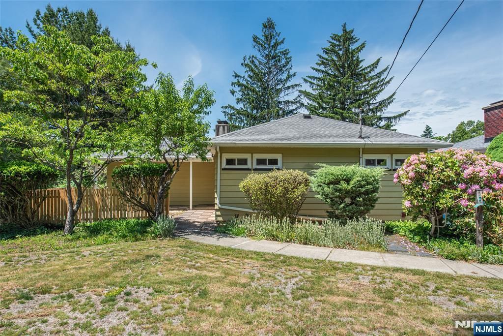 Photo of 717 Alps Road, Wayne, NJ 07470 (MLS # 26018628)
