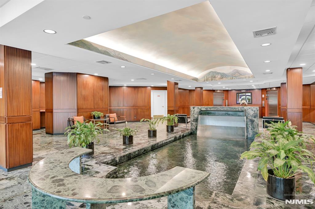 609 W South Orange Avenue 2N