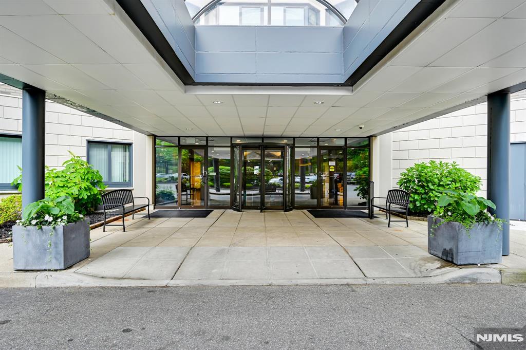 609 W South Orange Avenue 2N