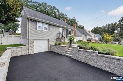 Photo of 66 Redwood Avenue, Wayne, NJ 07470 (MLS # 26030467)