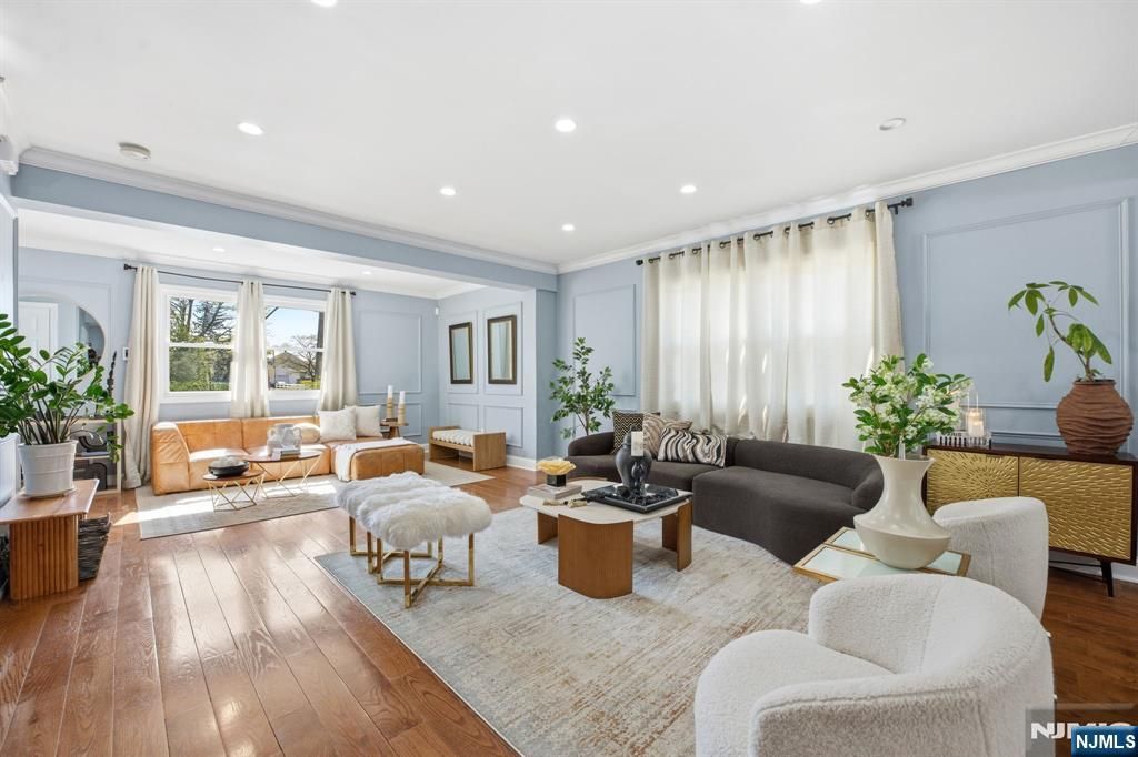 Photo of 301 Roosevelt Avenue, Hasbrouck Heights, NJ 07604 (MLS # 26013187)