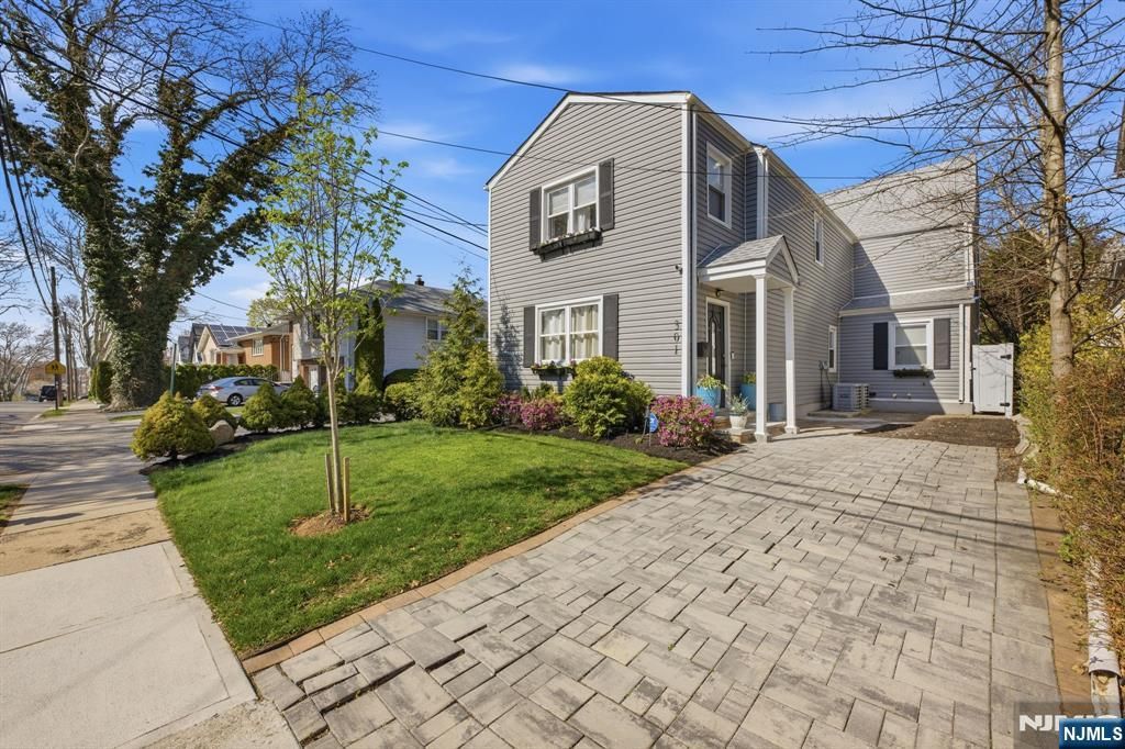 Photo of 301 Roosevelt Avenue, Hasbrouck Heights, NJ 07604 (MLS # 26013187)