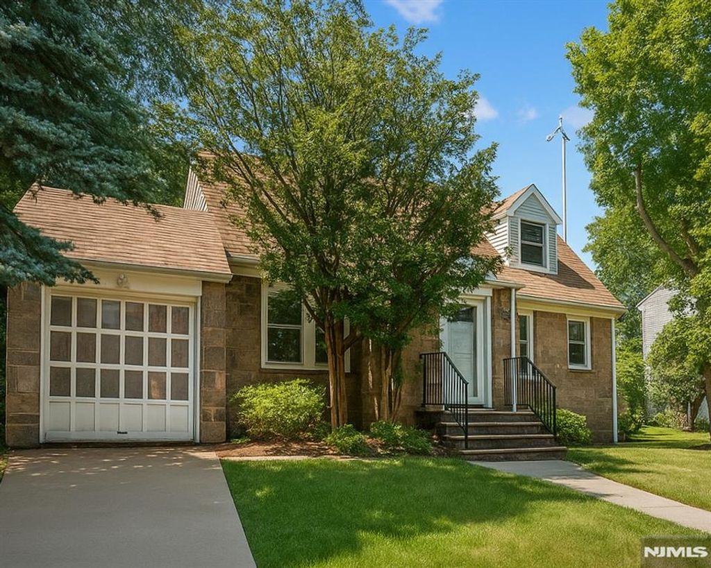 Photo of 90 Ardmore Avenue, Clifton, NJ 07014 (MLS # 25039744)