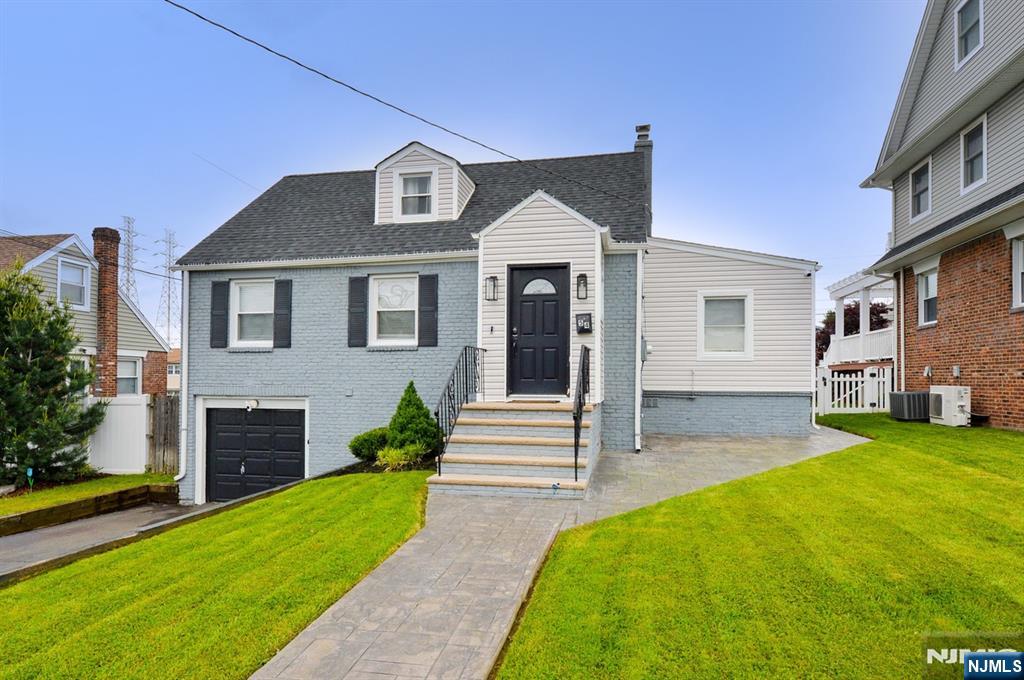 54 Allan Dr, North Arlington, New Jersey - 3 Bedrooms  
2 Bathrooms  
9 Rooms - 