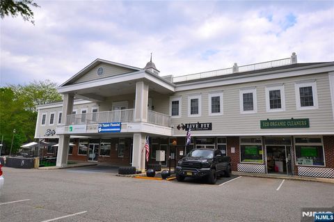 Photo of 183 Old Tappan Road #6, Old Tappan, NJ 07675 (MLS # 25026628)