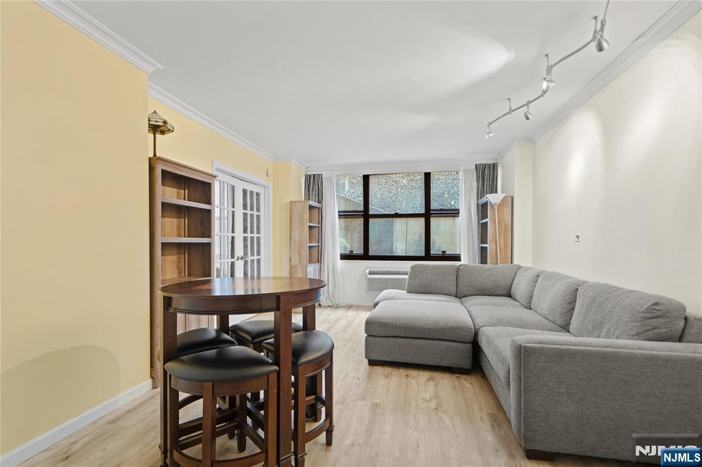 7004 Boulevard East 6A