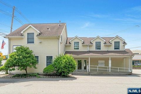 MLS: 25008082