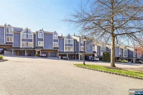 226 Cambridge Drive, Ramsey, NJ 07446 - MLS#: 25012844