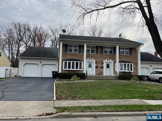 32 Forsythia Ln A, Paramus, New Jersey - 3 Bedrooms  
3 Bathrooms  
10 Rooms - 