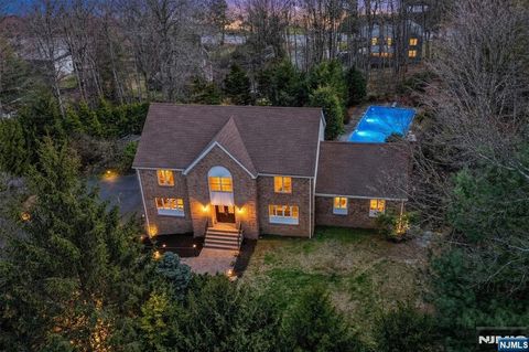 Photo of 10 Knollwood Road, Upper Saddle River, NJ 07458 (MLS # 26011288)