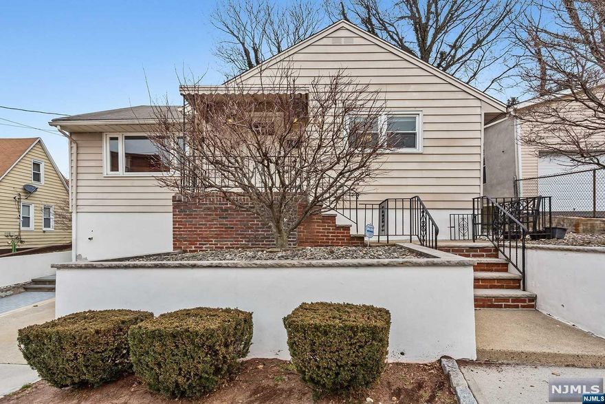 Move right into this three bedroom meticulously kept RANCH. The floor plan consists of living room, eat-in-kitchen, full bathroom and 2 bedrooms on the first floor. Full-finished walk out- basement features bedroom and full bath. Other amenities include: hardwood floors, backyard, 2 Car driveway and much more! Convenient location: close to major roads and highways, shopping and schools. Truly a must-see!!!