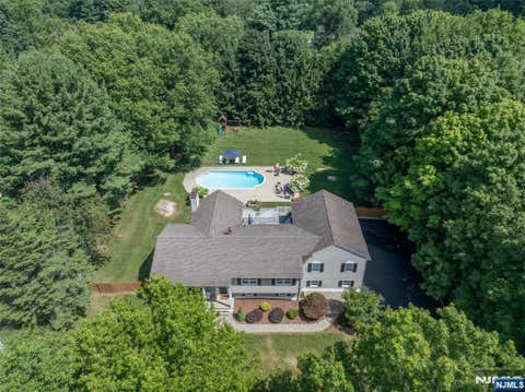 Photo of 19 Robin Road, Mahwah, NJ 07430 (MLS # 26027176)
