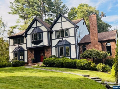 Photo of 2 Windham Court, Woodcliff Lake, NJ 07677 (MLS # 26036389)