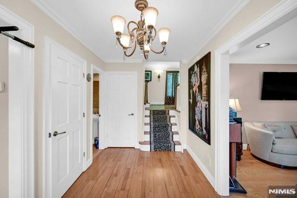 Photo of 100 Lake Street, Upper Saddle River, NJ 07458 (MLS # 26004036)