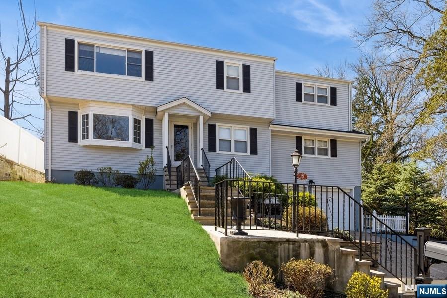 Property for Sale at 15 Blish Place, Dumont, New Jersey - Bedrooms: 6 
Bathrooms: 3 
Rooms: 11  - $1,099,000