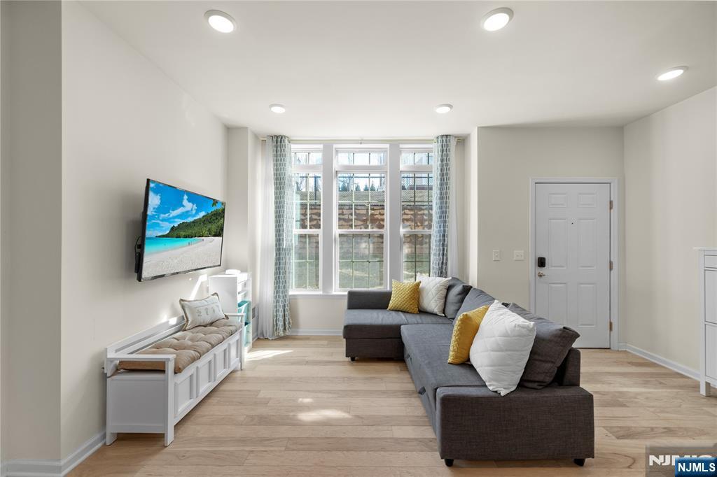 Photo 1 of 11 Arnold Drive, Wood Ridge, New Jersey, $570,000, Web #: 325016697