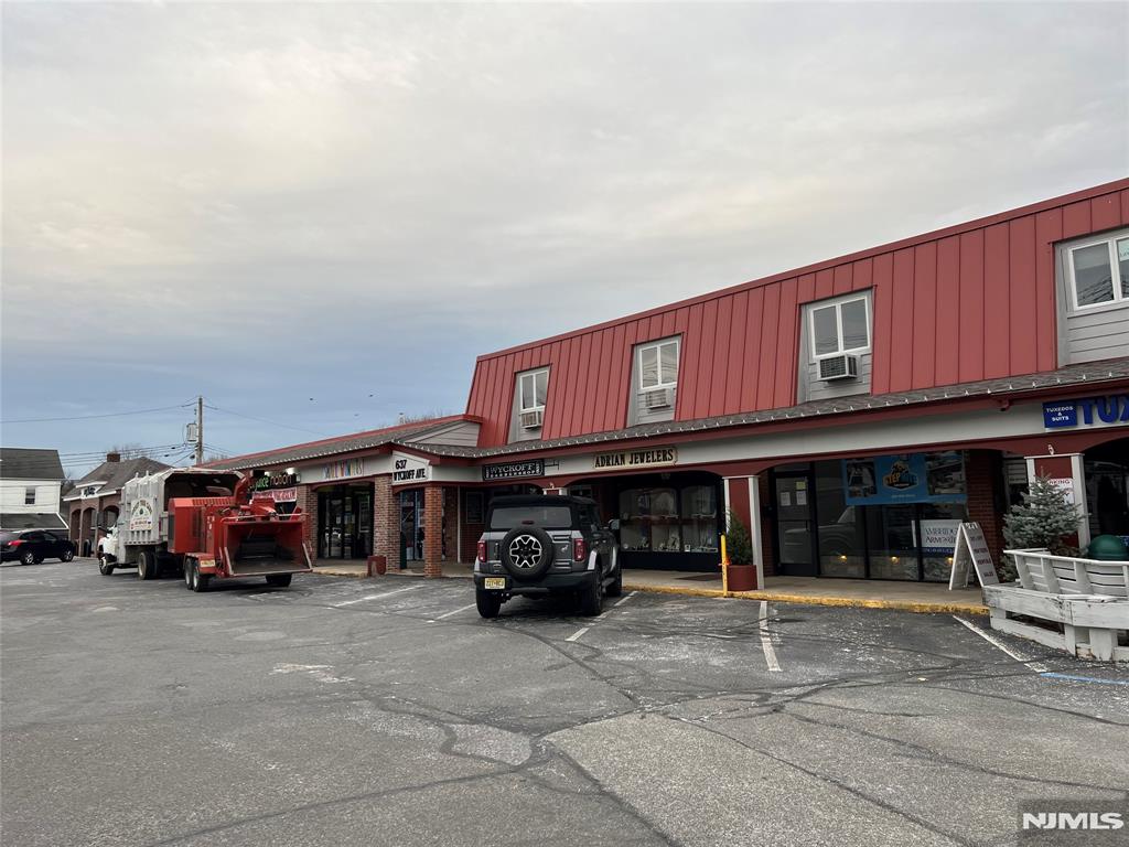 637 WYCKOFF Avenue Office 7