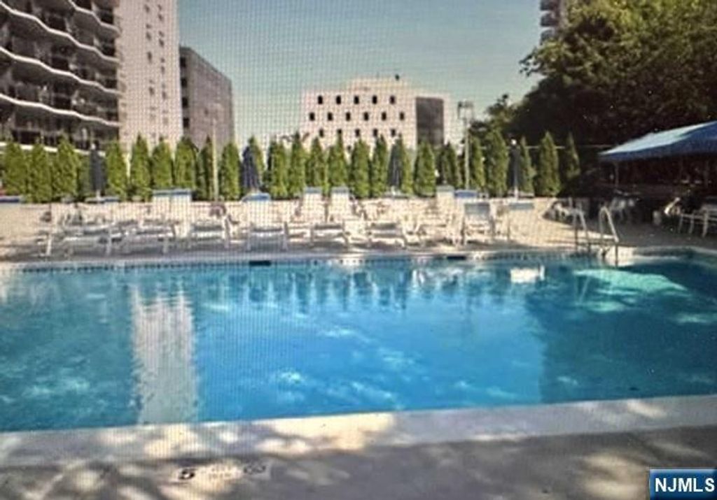 Photo of 2077 Center Avenue #22H, Fort Lee, NJ 07024 (MLS # 26009935)