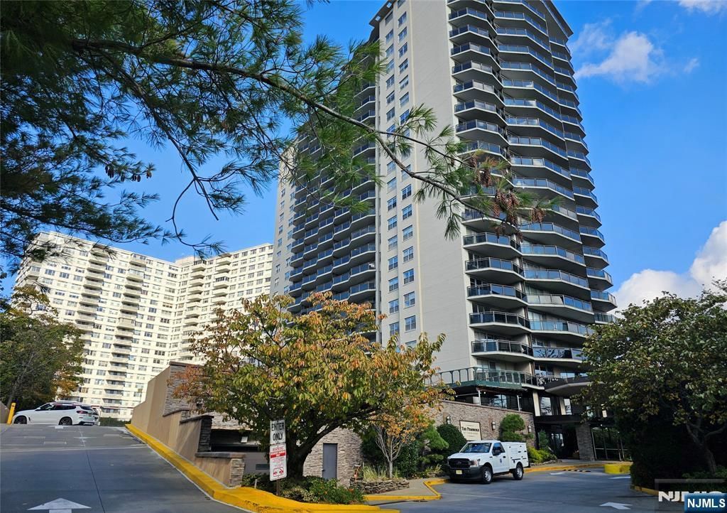 Photo of 2077 Center Avenue #22H, Fort Lee, NJ 07024 (MLS # 26009935)