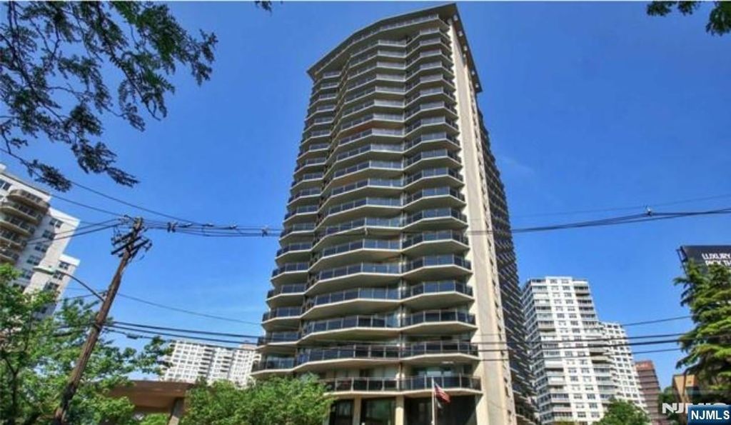 Photo of 2077 Center Avenue #22H, Fort Lee, NJ 07024 (MLS # 26009935)